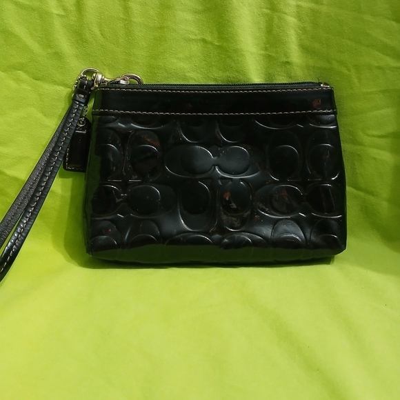 Coach Handbags - Coach EUC Sig C Patent Leather Wristlet
